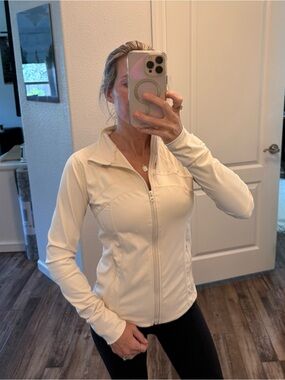 Women’s Lightweight Athletic Sports Zip-Up Jacket Size Small Apricot/Cream
